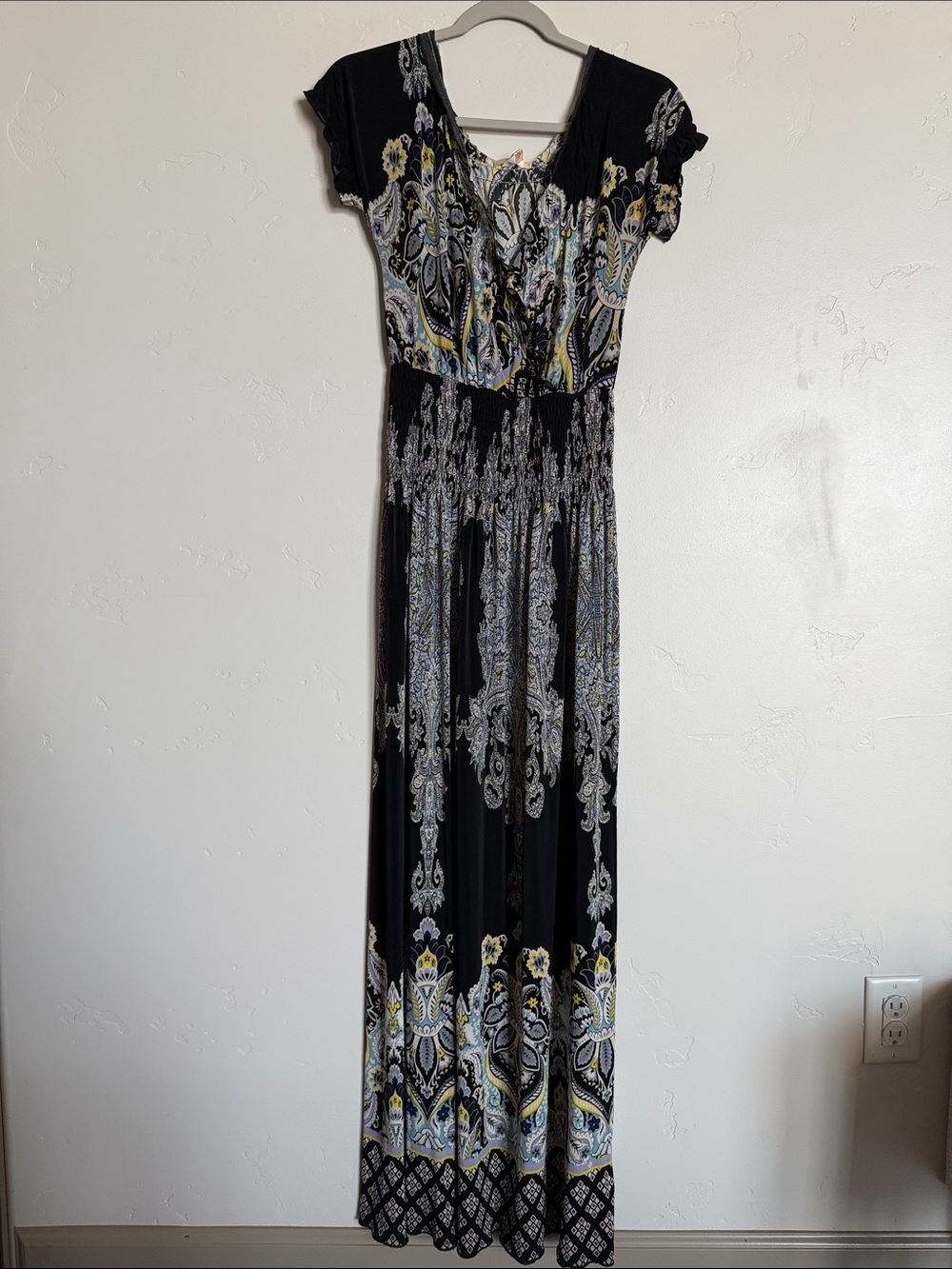 Black Paisley-Print Maxi Dress with Cap Sleeves and Yellow Accents Small Tall